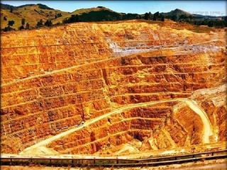 خدمات معدن طلای تفتان به مردم بومی