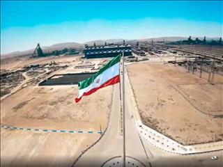 اهتزاز پرچم پر افتخار جمهوری اسلامی ایران بر فراز شرکت جهان فولاد سیرجان