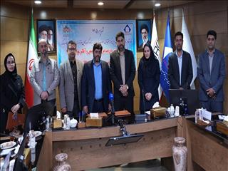 مرکز تحقیقات یزد و گروه تامین و فرآوری مواد معدنی فولاد مبارکه تفاهم نامه امضا کردند